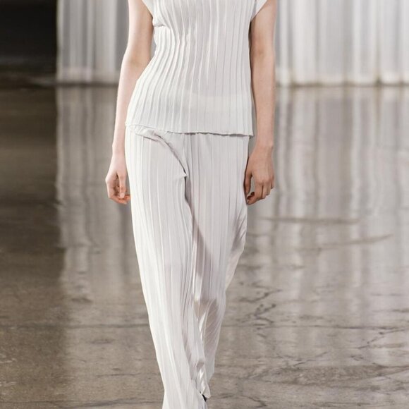 ZARA WHITE HIGH WAIST PLEATED PANTS WIDE LEG - Picture 8 of 10